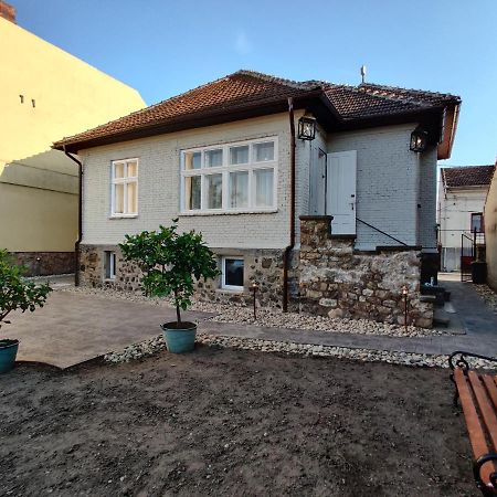 Vila Orient Hunedoara Buitenkant foto