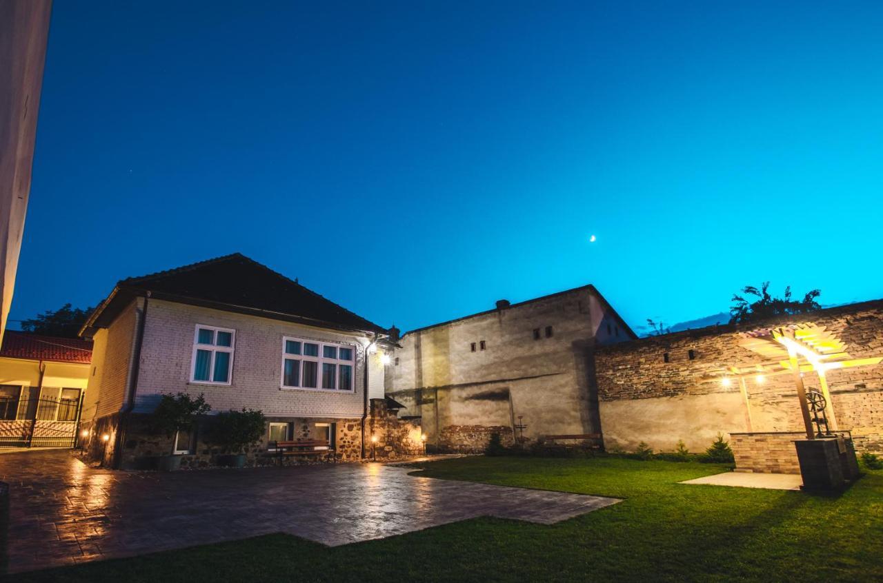 Vila Orient Hunedoara Buitenkant foto