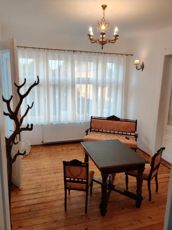 Vila Orient Hunedoara Buitenkant foto